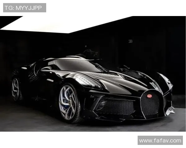 足球巨星豪掷千金驾驭布加迪展现赛场外奢华人生 足球巨星豪掷千金驾驭布加迪展现赛场外奢华人生