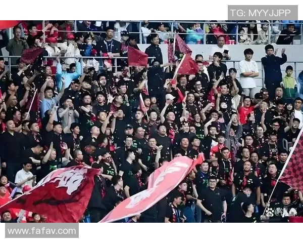 中国足球明星与娱乐圈名人跨界合作掀起热潮引发全民关注 中国足球明星与娱乐圈名人跨界合作掀起热潮引发全民关注